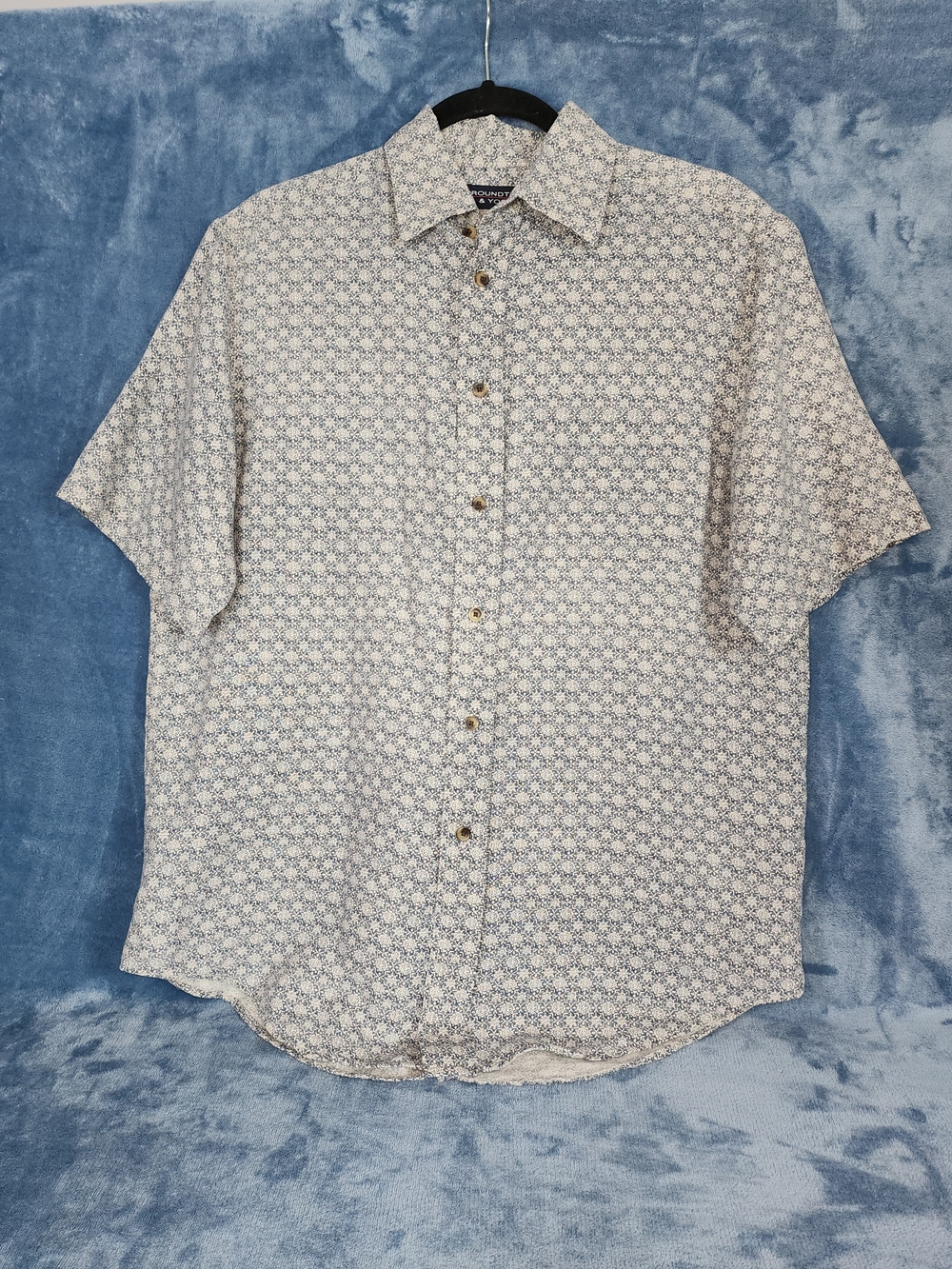 Roundtree & Yorke Short-Sleeve Button-Down Shirt in Light Blue and White
